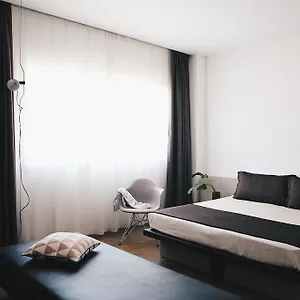Hotel Le, Nove